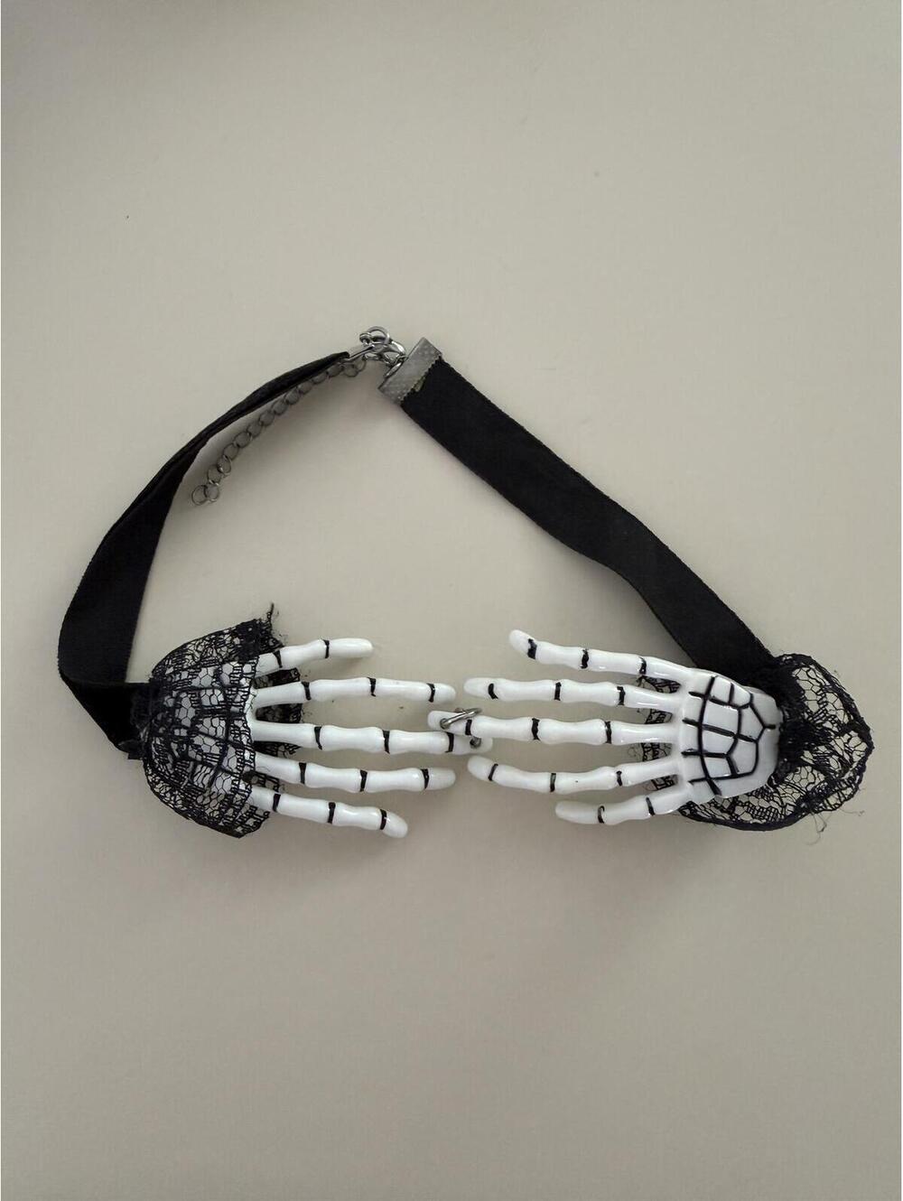 Skeleton Choker